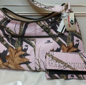Pink camo purse set